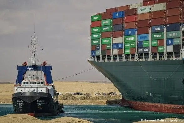 США предложили помощь Египту из-за блокировки Суэцкого канала судном