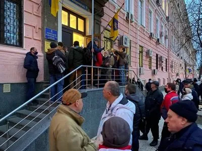 Дело ЧВК: сторонники Семенченко пытаются прорваться в зал суда