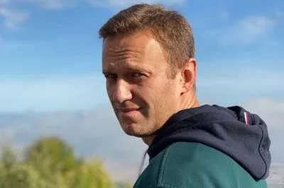 Вставать с постели трудно и очень больно: Навальный рассказал о состоянии своего здоровья
