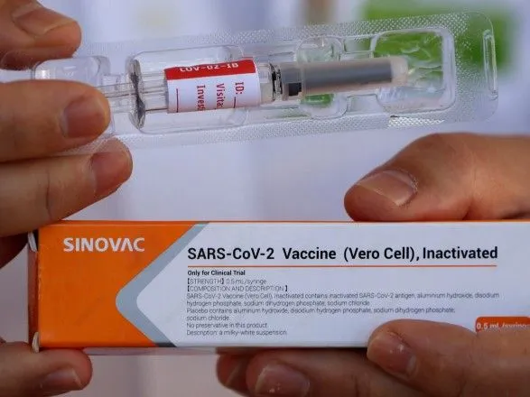 МОЗ визначив, кого передусім щеплюватимуть вакциною CoronaVac