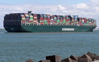 Блокада Суэцкого канала: мегаконтейнеровоз остановил движение товаров на 9,6 млрд долл. в день