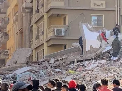 Кількість загиблих в результаті обвалення житлового будинку в Каїрі досягла 22