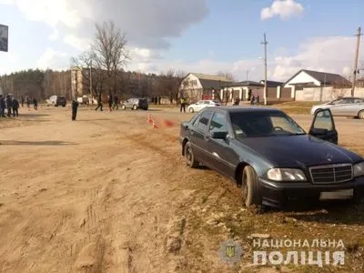 В Харьковской области Mercedes сбил 12-летнюю девочку. Ребенок скончался на месте ДТП