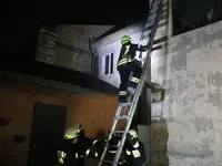 В результате пожара в доме в Днепре пострадали два человека