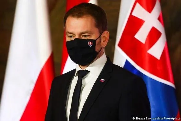 Прем'єр Словаччини йде у відставку через скандал із російською вакциною