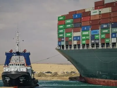 Ситуація у Суецькому каналі: через контейнеровоз вже 369 суден, включаючи 25 танкерів потрапили у "затор"