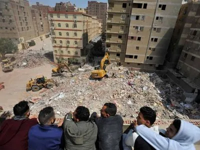 Кількість жертв обвалу будинку в Каїрі досягла 25 осіб