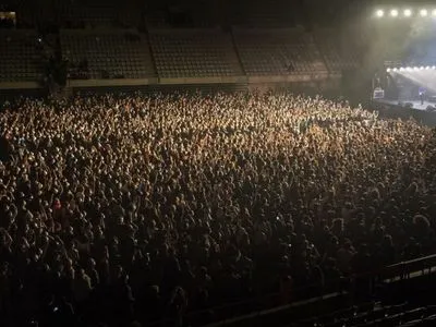 Пандемия: в Испании ради эксперимента провели музыкальный концерт-тест с 5 тысячами участников
