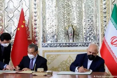 Китай і Іран підписали угоду про співпрацю на 25 років