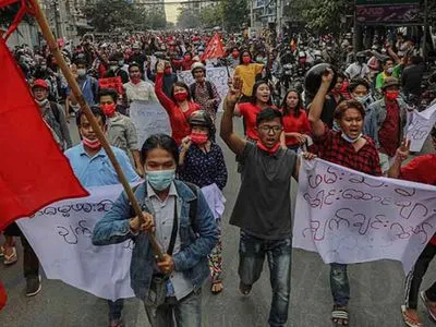 ЗМІ: у М'янмі понад 100 людей загинули за добу при розгоні протестів