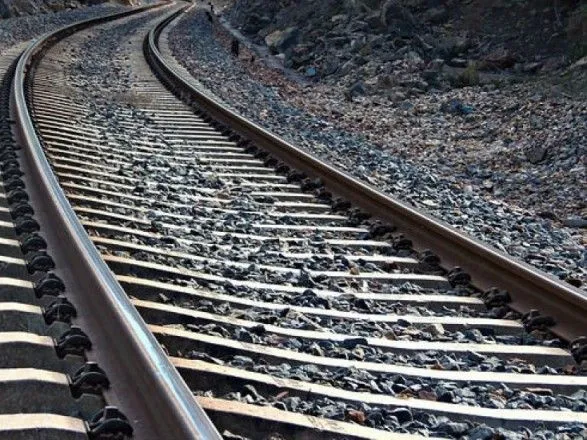 В Черниговской области 14-летний ребенок попал под поезд: парень умер в больнице