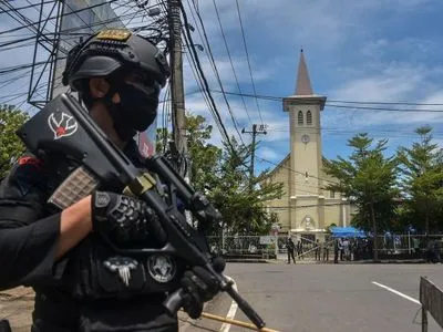 Теракт у Індонезії: вибух у католицькій церкві здійснило подружжя смертників