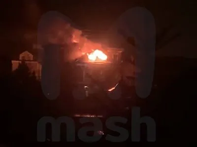 Спецоперація під Москвою: будинок після обстрілу з гранатомета спалахнув, підозрюваний відмовився здаватись