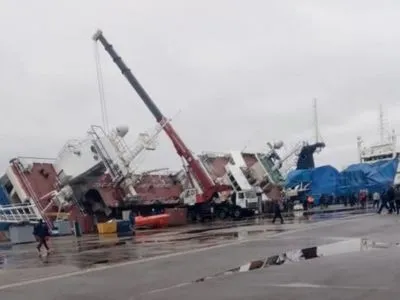 В России на судостроительном заводе перевернулся корабль с людьми