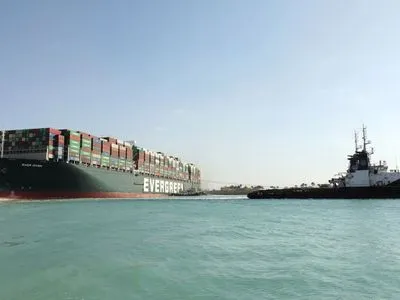 Рух Суецьким каналом відновився: сьогодні має пройти до 140 суден