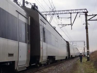 Рух потягів між Запоріжжям та Дніпром зупинили: що треба знати власникам квитків