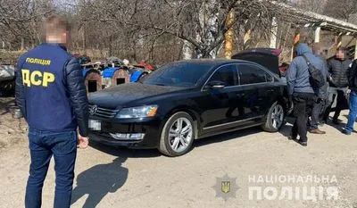 Заставили раздеваться на холоде и требовали несуществующий долг: в Харькове четыре человека пытали мужчину