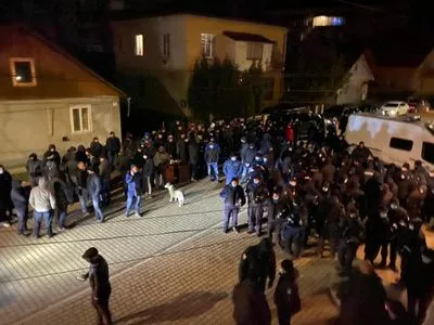 Довыборы в Раду: ОИК на Прикарпатье просит правоохранителей объяснить нардепам, что им нельзя на заседание
