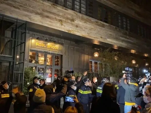 В Тбилиси устроили протест против визита журналиста Познера: в результате он был вынужден вернуться в РФ