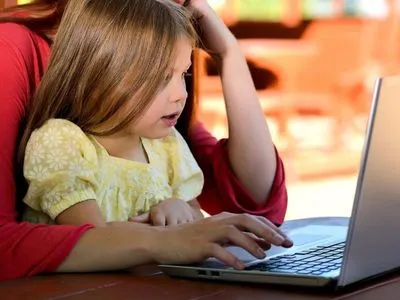 Как защитить ребенка от насилия в интернете: советы детского омбудсмена