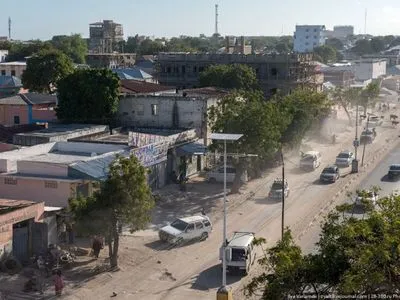 По меньшей мере 10 человек погибли в результате нападения смертника в столице Сомали