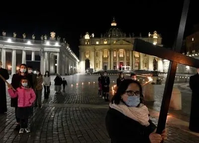 В Ватикане провели предпасхальную церемонию Крестного пути