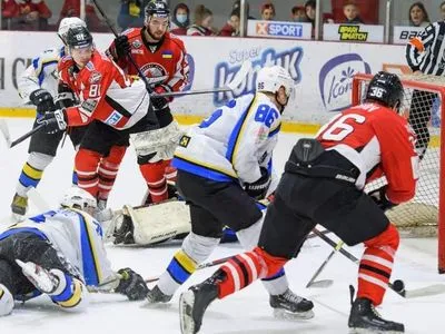 Хоккей: "Сокол" нанес второе поражение действующему чемпиону Украины в 1/2 финала УХЛ
