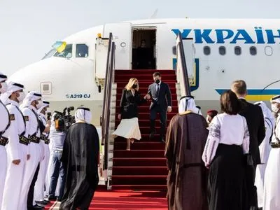 Зеленский с первой леди прибыл в Катар