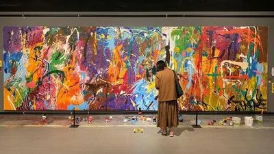 В Сеуле посетители выставки испортили картину стоимостью 440 тысяч долларов