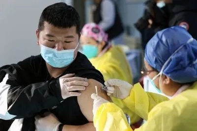 У Китаї ввели 136,68 мільйона доз вакцини проти COVID-19