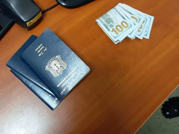 Громадянин Сирії у харківському аеропорту намагався за 1,5 тис. доларів підкупити прикордонника