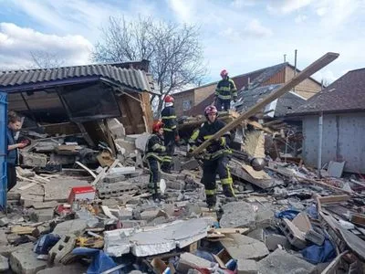 Потужний вибух у Києві: під завалами знищеного гаражу не знайшли людей