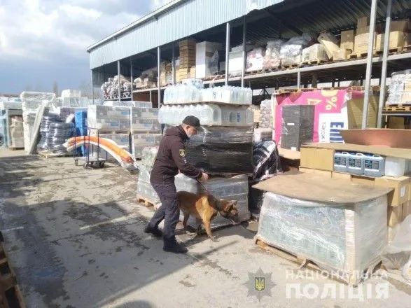 В Харькове сообщили о заминировании трех торговых центров: полиция эвакуировала более 2 тысяч человек