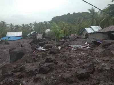 Зсуви ґрунту і повені в Індонезії забрали життя 55 людей, понад 40 зникли безвісти
