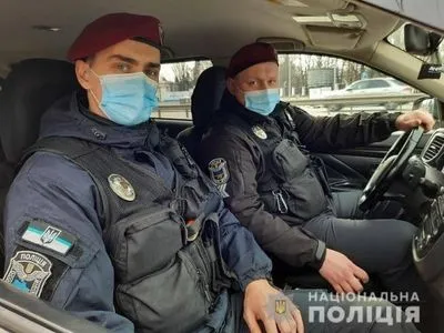 В Киеве спецназовцы доставили хирурга в больницу на экстренную операцию