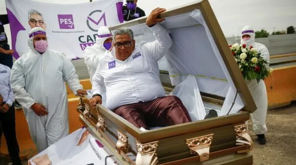 Мексиканський кандидат у депутати почав передвиборну кампанію в труні