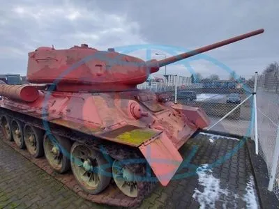 Житель Чехії під час збройової амністії здав танк і самохідну артилерійську установку