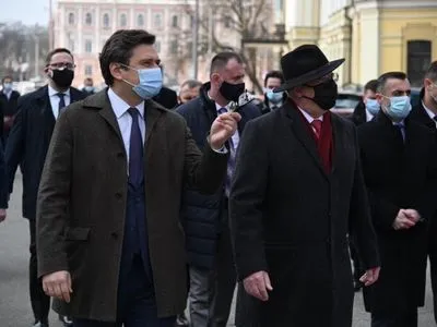 Экстренный визит: глава МИД Польши уже в Киеве, встретился с Кулебой