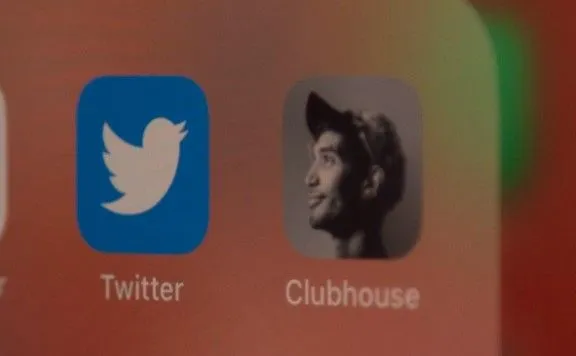 Twitter планирует купить Clubhouse за 4 млрд долларов - Bloomberg