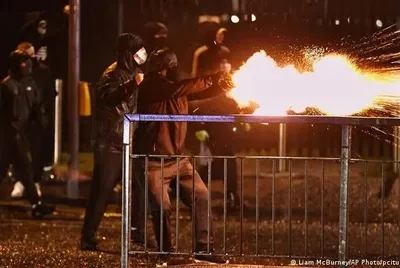 В Северной Ирландии полиция применила водометы против протестующих