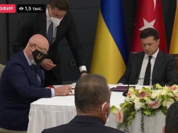 Украина и Турция подписали соглашение о строительстве 500 квартир для крымских татар