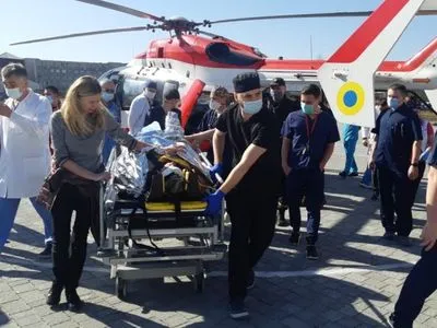 Як у кіно: рятувальники показали, як потерпілого з місця ДТП вертольотом доправили до лікарні