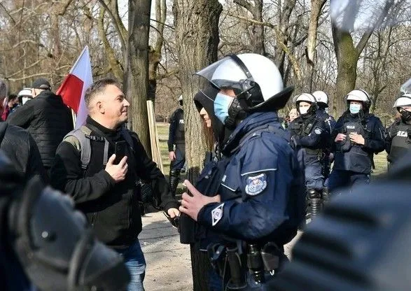 У Варшаві проходять протести в 11-ту річницю Смоленської катастрофи