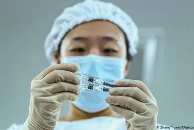 У Китаї пропонують змішувати вакцини для підвищення ефективності