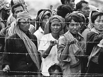 Издание Vice удалило статью с отретушированными фото жертв геноцида в Камбодже: на части кадров автор добавил улыбку