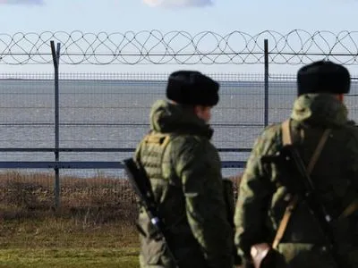 Міністр оборони Німеччини закликала Росію пояснити переміщення військ на кордоні з Україною