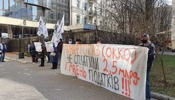 aktivisti-zvinuvatili-kerivnika-dfs-melnika-u-krishuvanni-podatkovikh-makhinatsiy-galnaftogazu