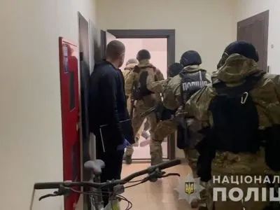 В Одесской области двух иностранцев взяли в заложники и пытали утюгами