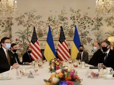 Кулеба у Брюсселі зустрівся з Держсекретарем США: необхідно демотивувати Москву від подальшої ескалації