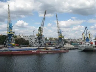 Скандал в херсонському порту: грузинський концесіонер хоче заборонити українцям вантажні операції на рейді - думка